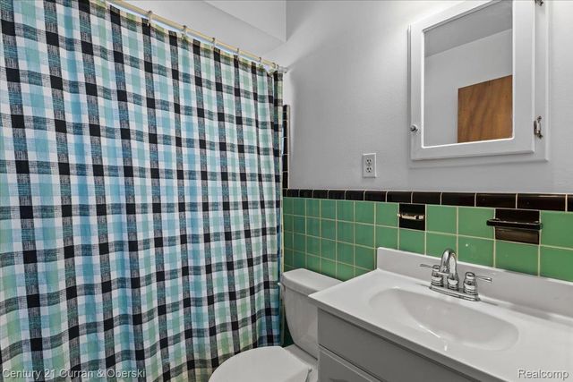 6881 N Vernon Street, Dearborn Heights, MI 48127