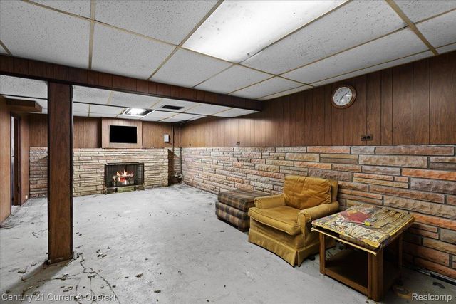 6881 N Vernon Street, Dearborn Heights, MI 48127