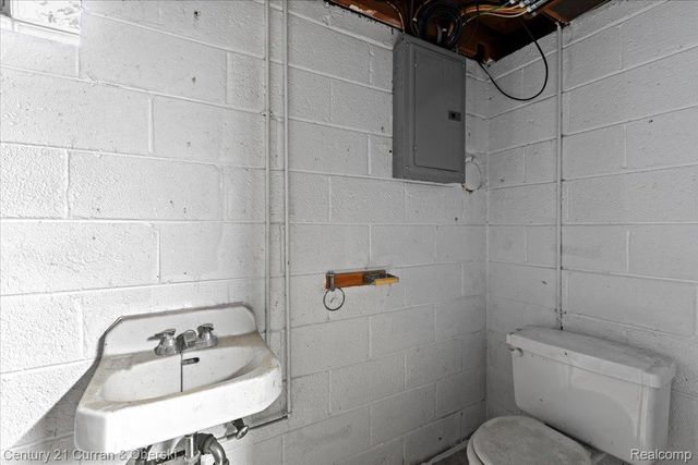 6881 N Vernon Street, Dearborn Heights, MI 48127