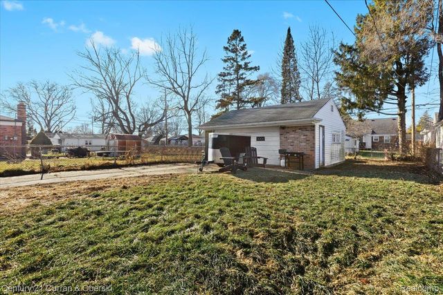 6881 N Vernon Street, Dearborn Heights, MI 48127