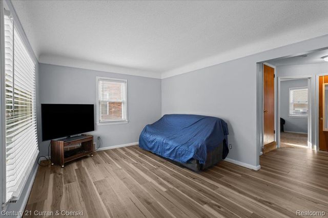 6881 N Vernon Street, Dearborn Heights, MI 48127