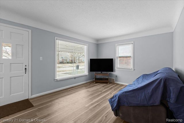 6881 N Vernon Street, Dearborn Heights, MI 48127