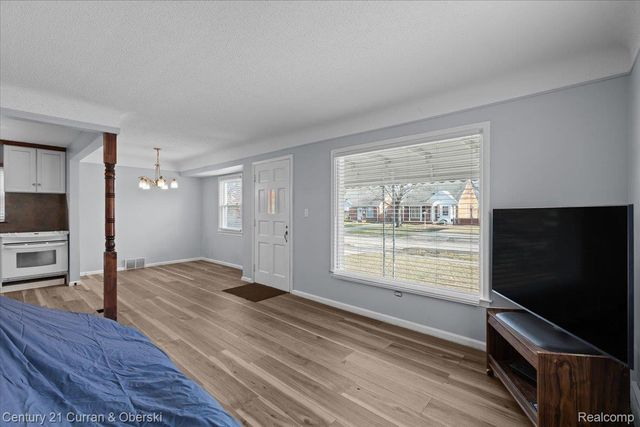 6881 N Vernon Street, Dearborn Heights, MI 48127