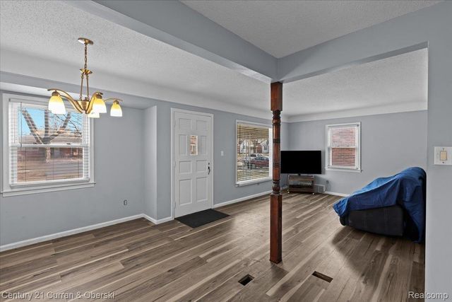 6881 N Vernon Street, Dearborn Heights, MI 48127