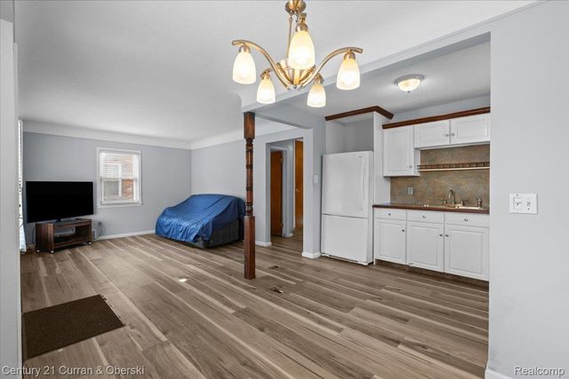 6881 N Vernon Street, Dearborn Heights, MI 48127