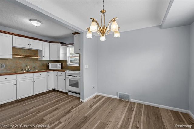 6881 N Vernon Street, Dearborn Heights, MI 48127