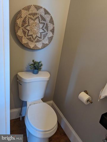 827 N QUEEN ST, Lancaster, PA 17603