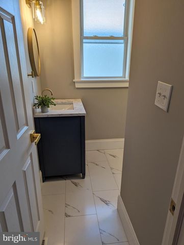 827 N QUEEN ST, Lancaster, PA 17603