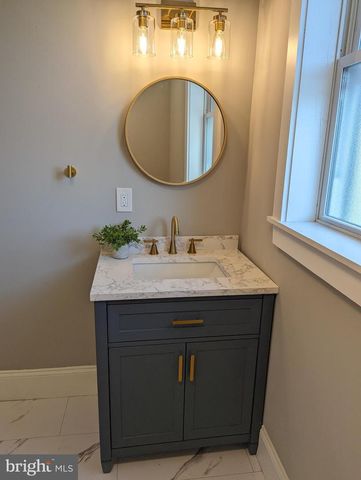 827 N QUEEN ST, Lancaster, PA 17603