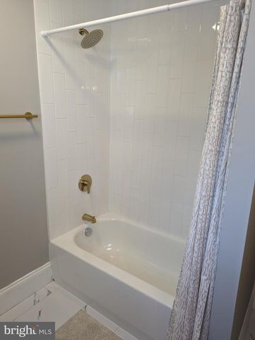 827 N QUEEN ST, Lancaster, PA 17603