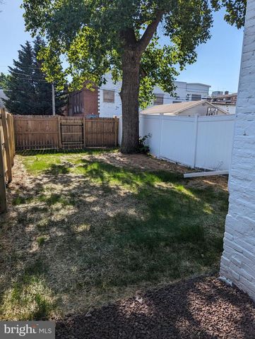 827 N QUEEN ST, Lancaster, PA 17603