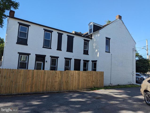 827 N QUEEN ST, Lancaster, PA 17603