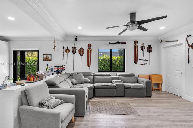 42 W 44th St, Hialeah, FL 33012