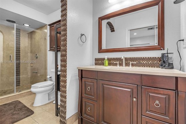 42 W 44th St, Hialeah, FL 33012