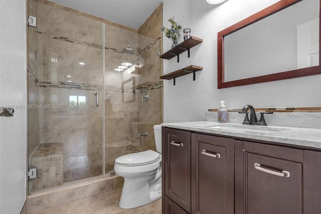 42 W 44th St, Hialeah, FL 33012