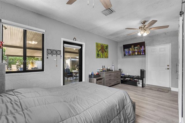 42 W 44th St, Hialeah, FL 33012