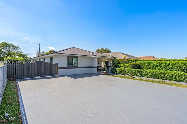 42 W 44th St, Hialeah, FL 33012