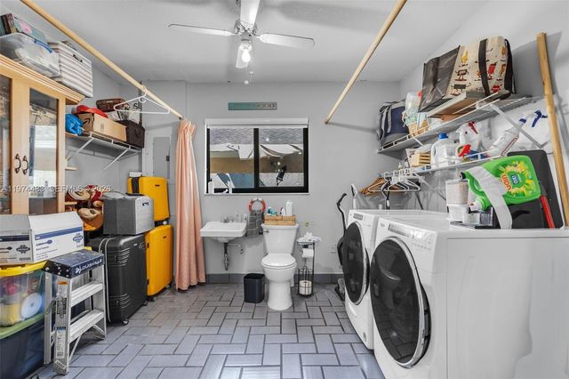 42 W 44th St, Hialeah, FL 33012