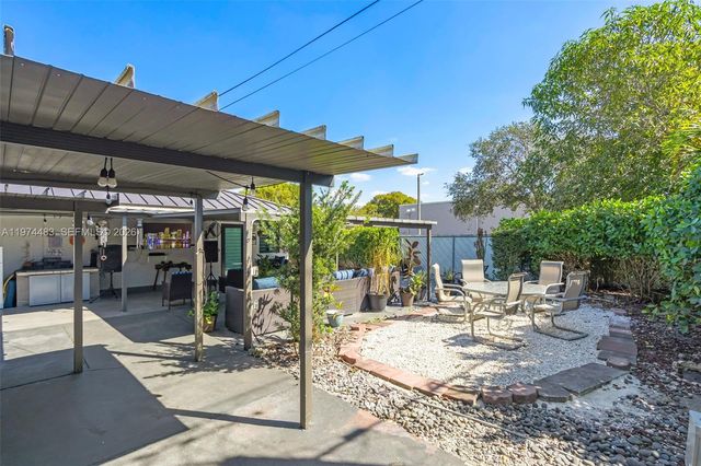 42 W 44th St, Hialeah, FL 33012