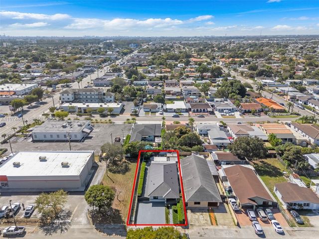 42 W 44th St, Hialeah, FL 33012