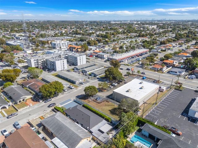 42 W 44th St, Hialeah, FL 33012
