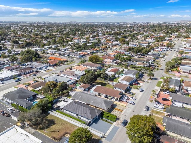 42 W 44th St, Hialeah, FL 33012