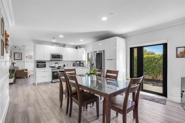 42 W 44th St, Hialeah, FL 33012