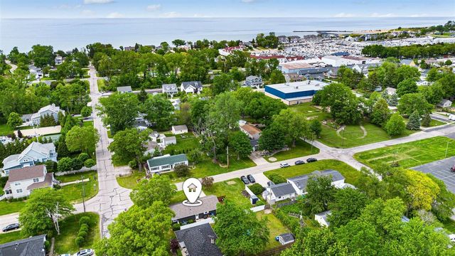 823 W Merchant Street, New Buffalo, MI 49117