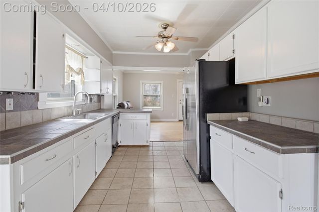 37886 Sunnybrook Street, Harrison Charter Township, MI 48045