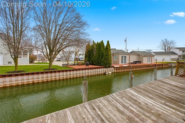 37886 Sunnybrook Street, Harrison Charter Township, MI 48045