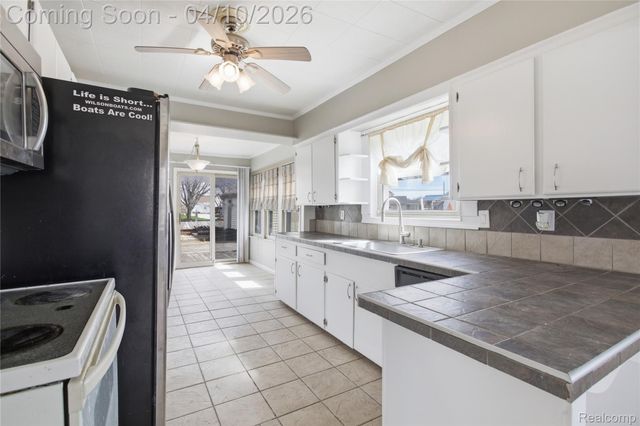 37886 Sunnybrook Street, Harrison Charter Township, MI 48045