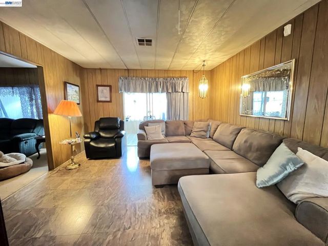 2698 Pueblo Creek, Hayward, CA 94545