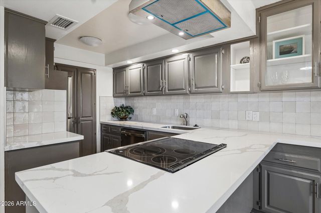 8135 N Central Avenue Avenue 4, Phoenix, AZ 85020