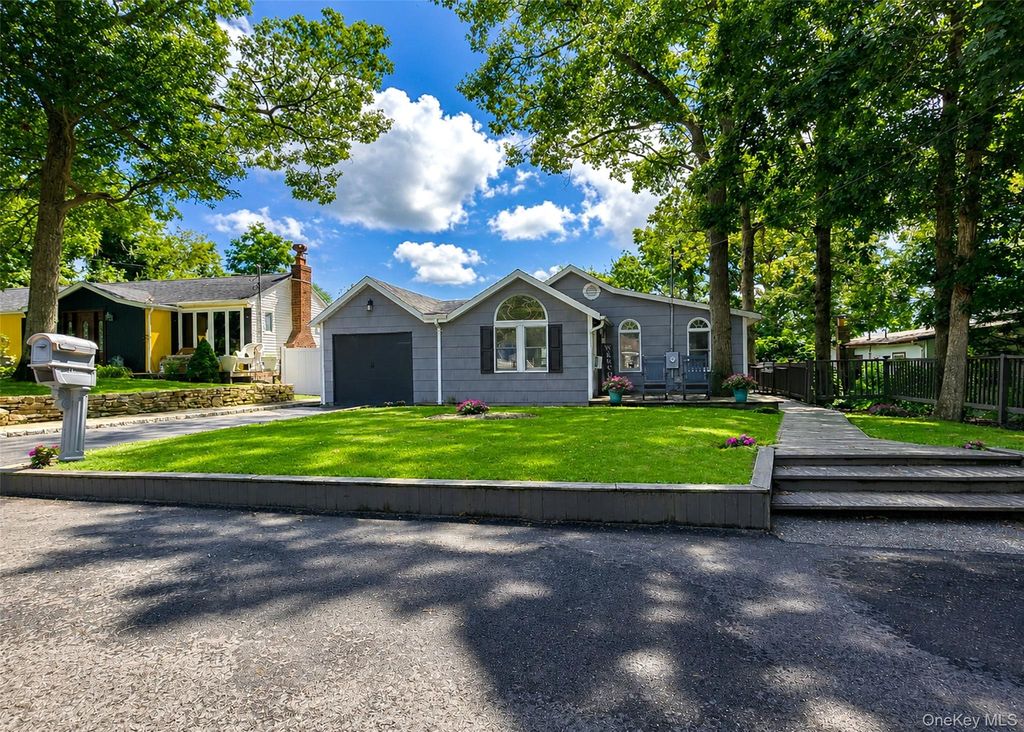 18 Oceanview Avenue, Farmingville, NY 11738 — exterior