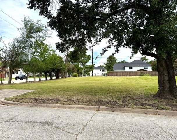 9746 Cedardale Drive, Houston, TX 77055