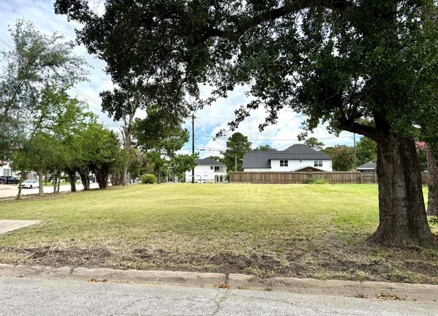 9746 Cedardale Drive, Houston, TX 77055