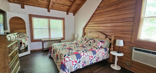 200 Peachtree Lane, Tellico Plains, TN 37385