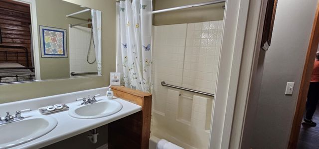 200 Peachtree Lane, Tellico Plains, TN 37385