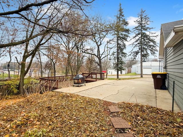 108 E South Street, Freeport, IL 61032