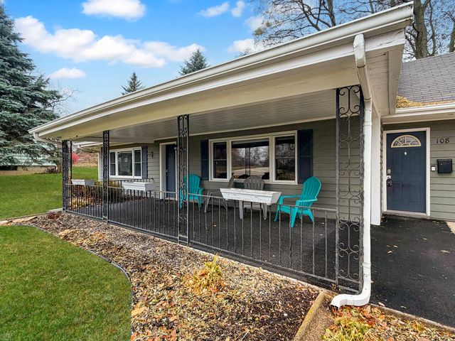 108 E South Street, Freeport, IL 61032
