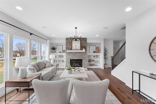 375 Kreder Ridge Circle, St Charles, MO 63304