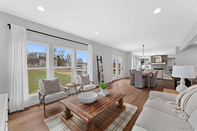 375 Kreder Ridge Circle, St Charles, MO 63304