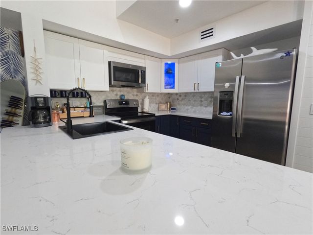 1160 Wildwood Lakes BLVD 304, Naples, FL 34104