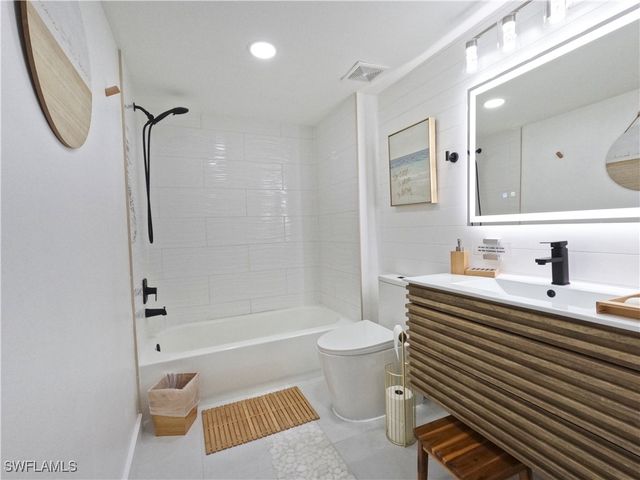 1160 Wildwood Lakes BLVD 304, Naples, FL 34104