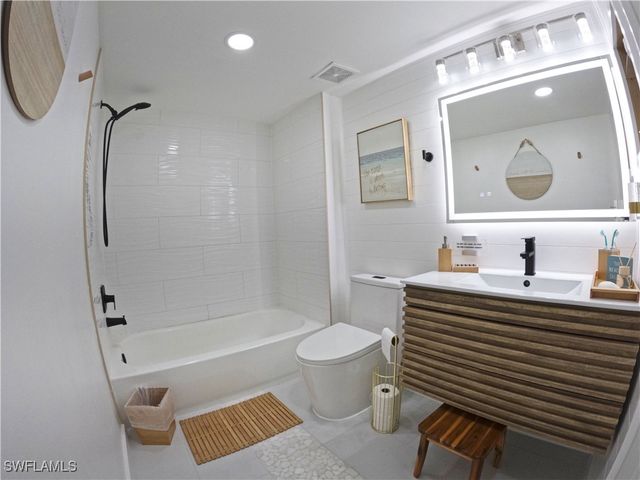 1160 Wildwood Lakes BLVD 304, Naples, FL 34104