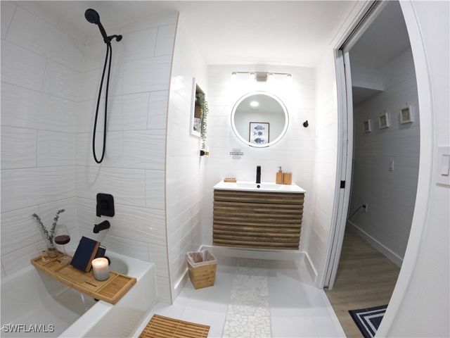 1160 Wildwood Lakes BLVD 304, Naples, FL 34104