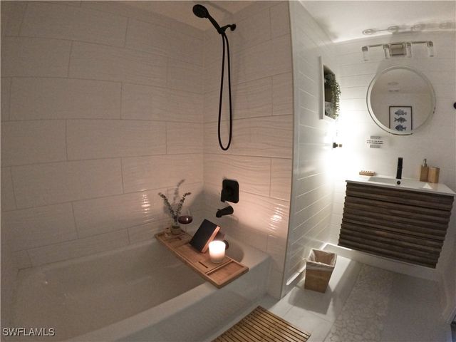 1160 Wildwood Lakes BLVD 304, Naples, FL 34104