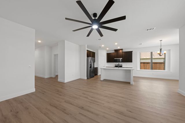 401 Barnfield Road, Cleburne, TX 76033