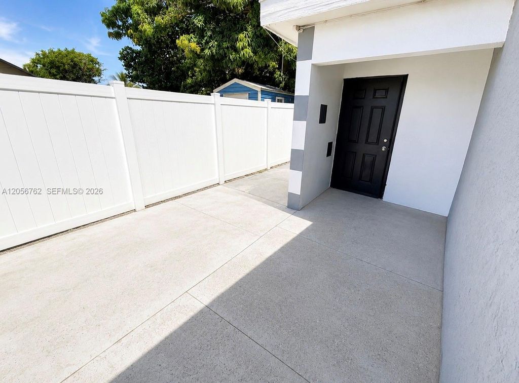 3461 Charleston Boulevard 2, Fort Lauderdale, FL 33312