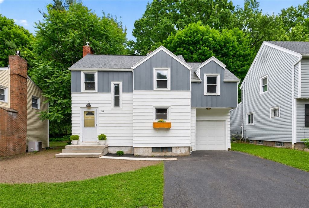 39 Stonecliff Drive, Greece, NY 14616